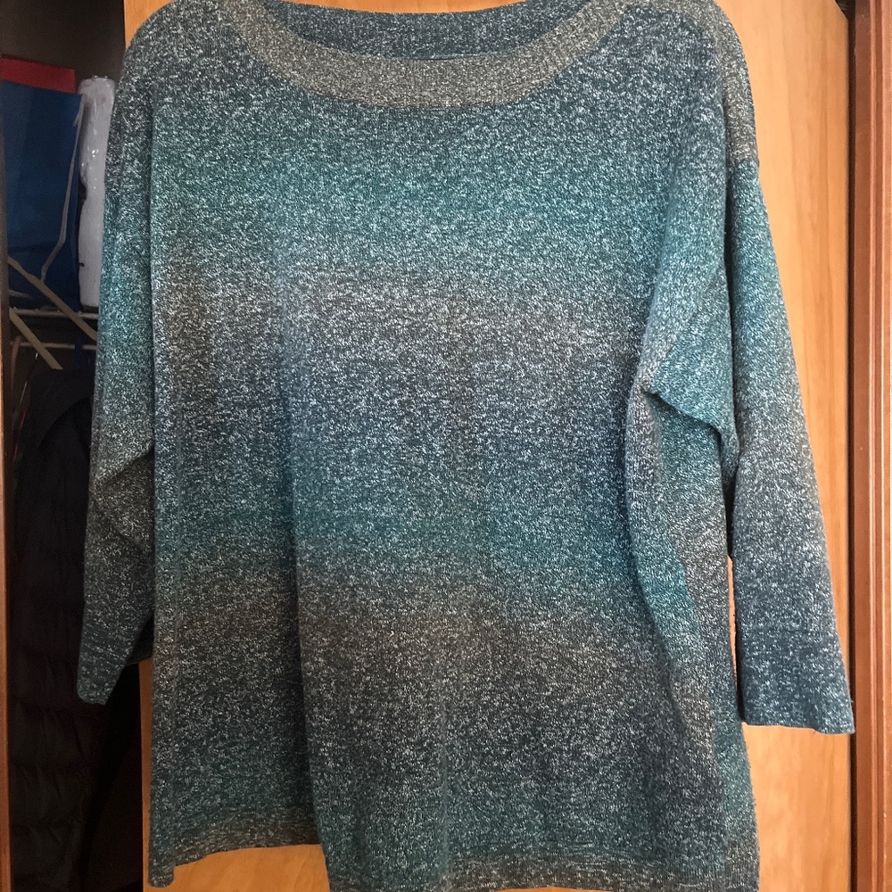 Like new  1X green knit sweater